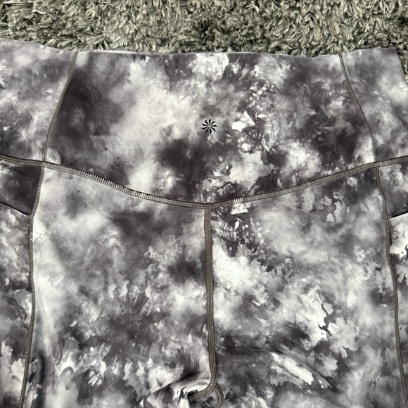 Athleta Salutation Stash Pocket Supernova Capri in Black, Size XL Tall - Picture 10 of 11